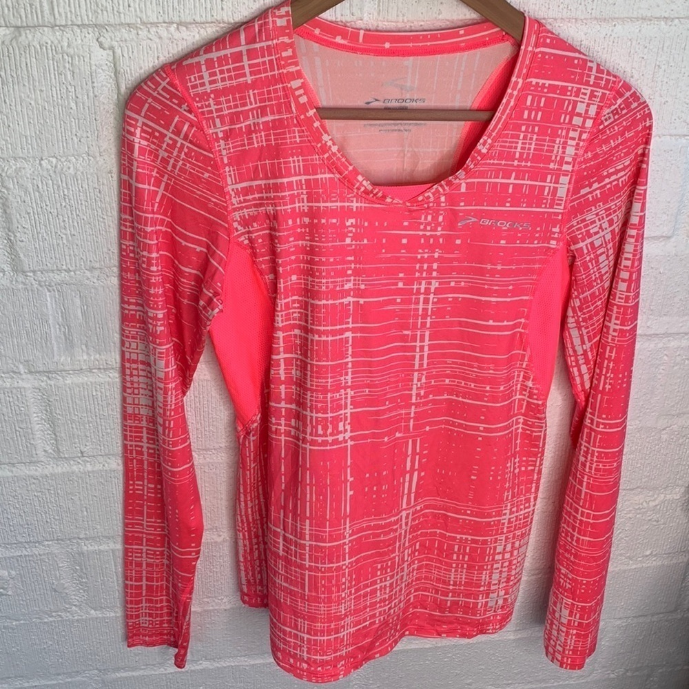 Brooks Long Sleeve Neon Pink Running Activewear Shirt sz M - Picture 2 of 8